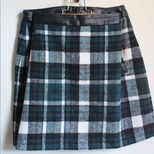 Adorable knit skirt with leather trim